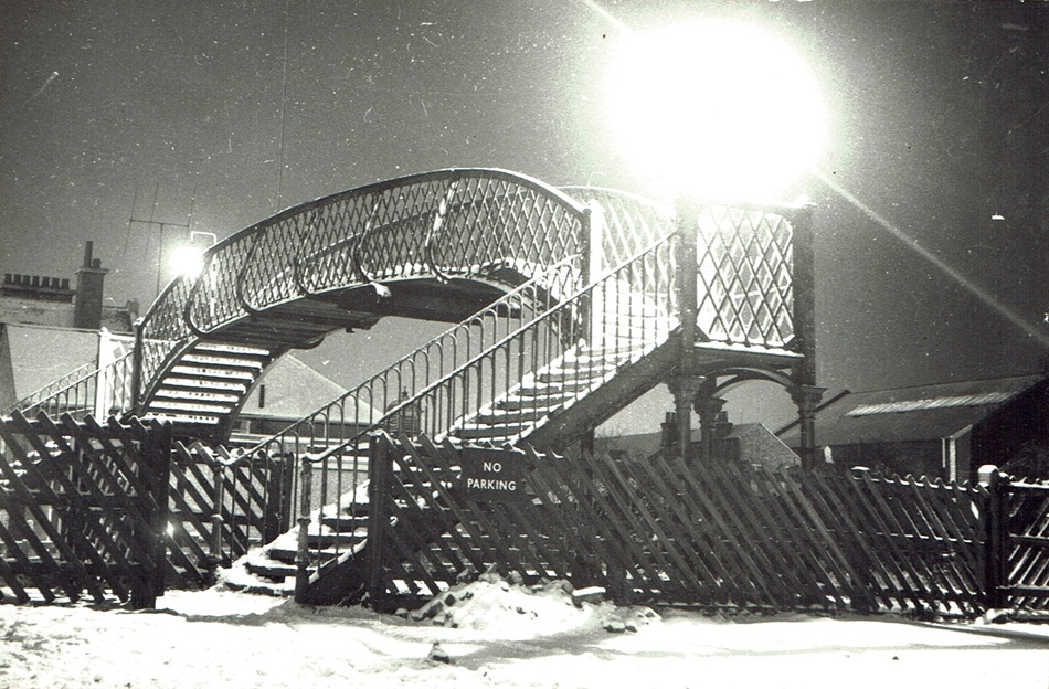 Rushden museum-footbridge