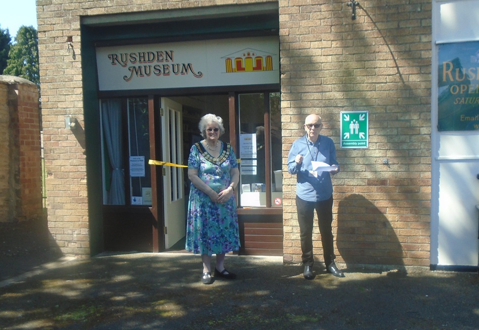 Rushden museum-mayor and Peter