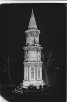 Rushden museum-war memorial floodlit